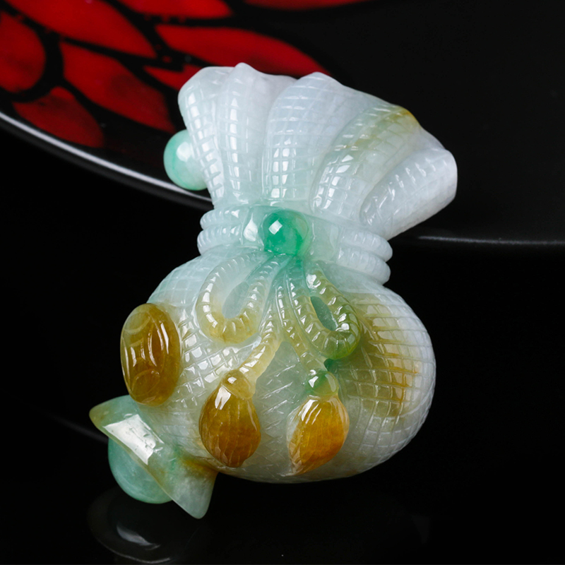 天然白玉髓錢(qián)袋福袋玉石吊墜 復(fù)古民族風(fēng)飾品價(jià)格解析